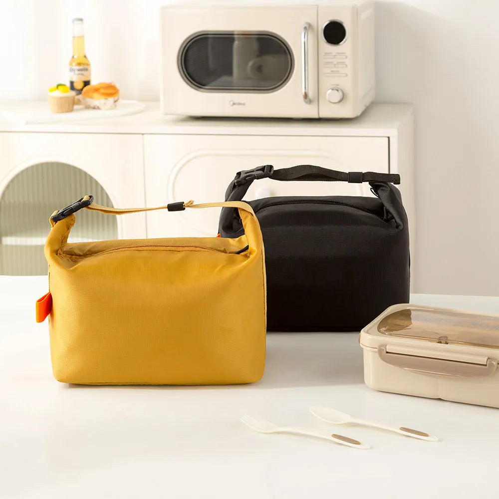 Japanese-style insulated lunch bag in Oxford cloth, shown in Army Green colour with a wide opening.