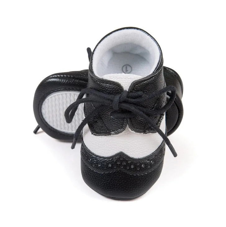 Men's vintage style soft-soled baby walking shoes in synthetic leather, showing colour options and sizing for 0-12 month infants