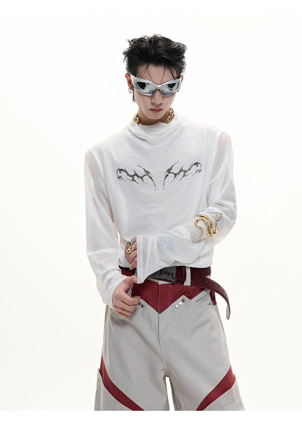 Black niche mesh ice-feeling slim bottoming long sleeve shirt on a mannequin, showing the trendy fit.