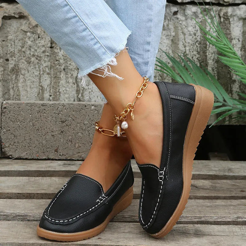 Women's PU leather flats loafers in round toe design with car suture detailing on upper