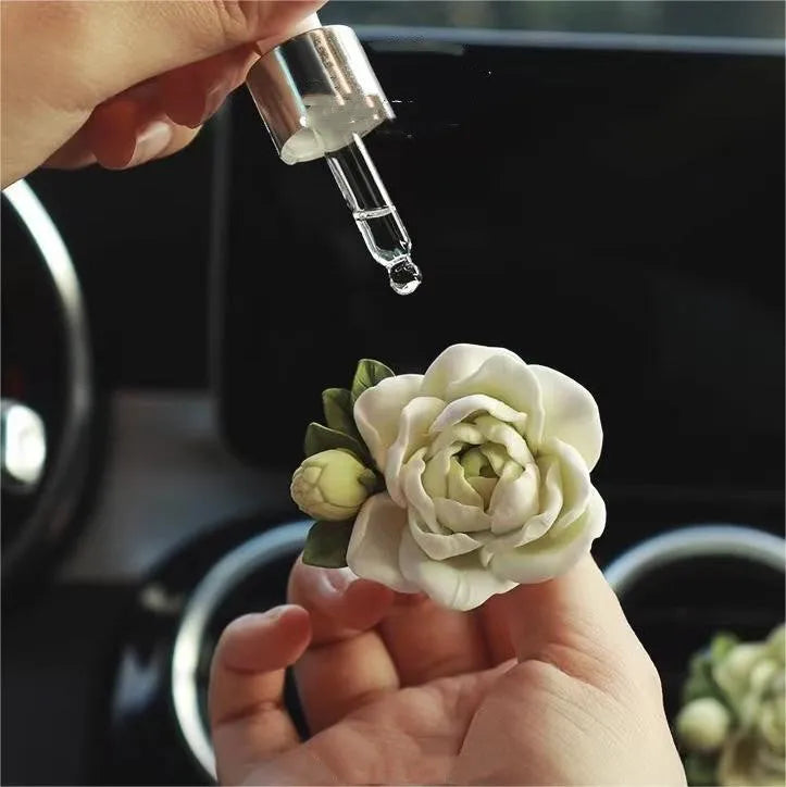 Solid jasmine car perfume for air outlet with gypsum base measuring 5 by 4.5cm