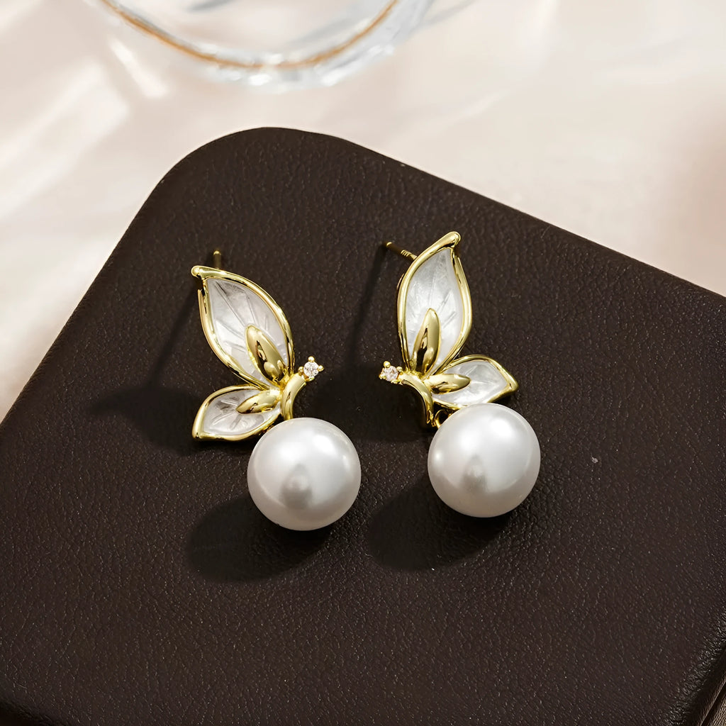 A pair of zircon butterfly earrings for women with a copper base and electroplated finish, style PT0203.