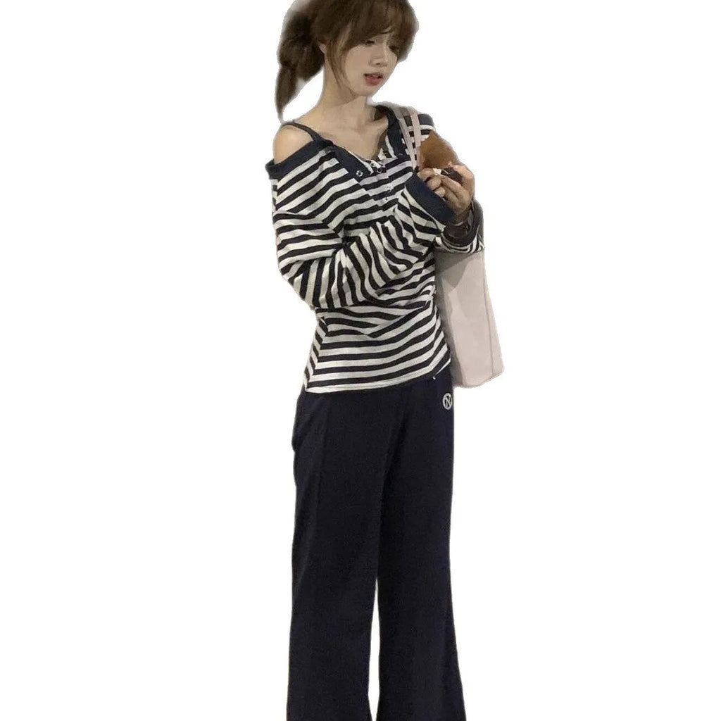 Dark blue oversized Korean-style women's long-sleeved t-shirt with embroidery and stripes.