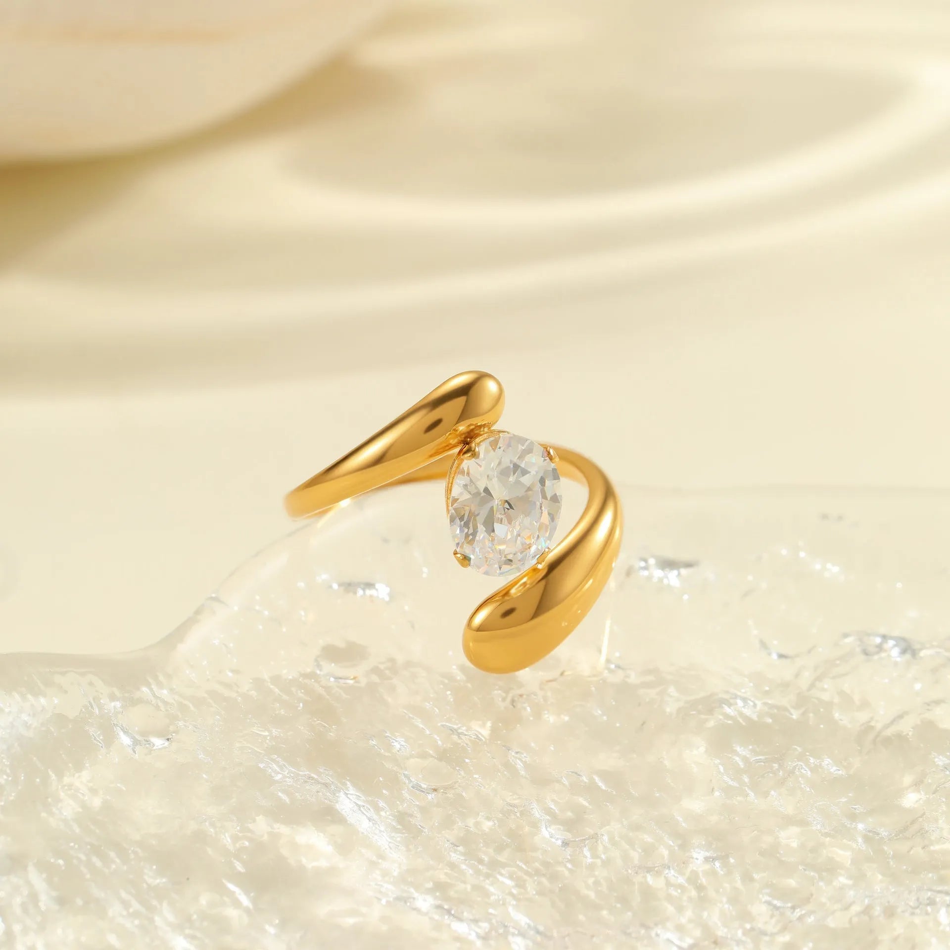 Women's stainless steel geometric zircon ring with open mouth free-size design
