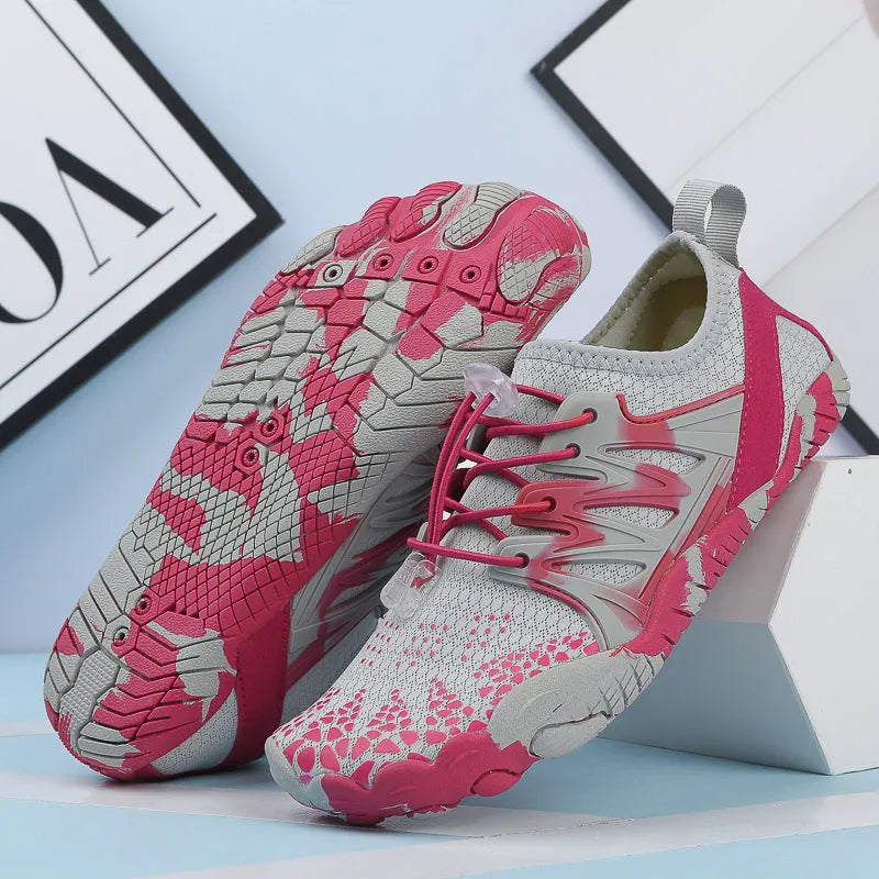 Quick-drying mesh wading shoes with lace-up front and rubber non-slip soles