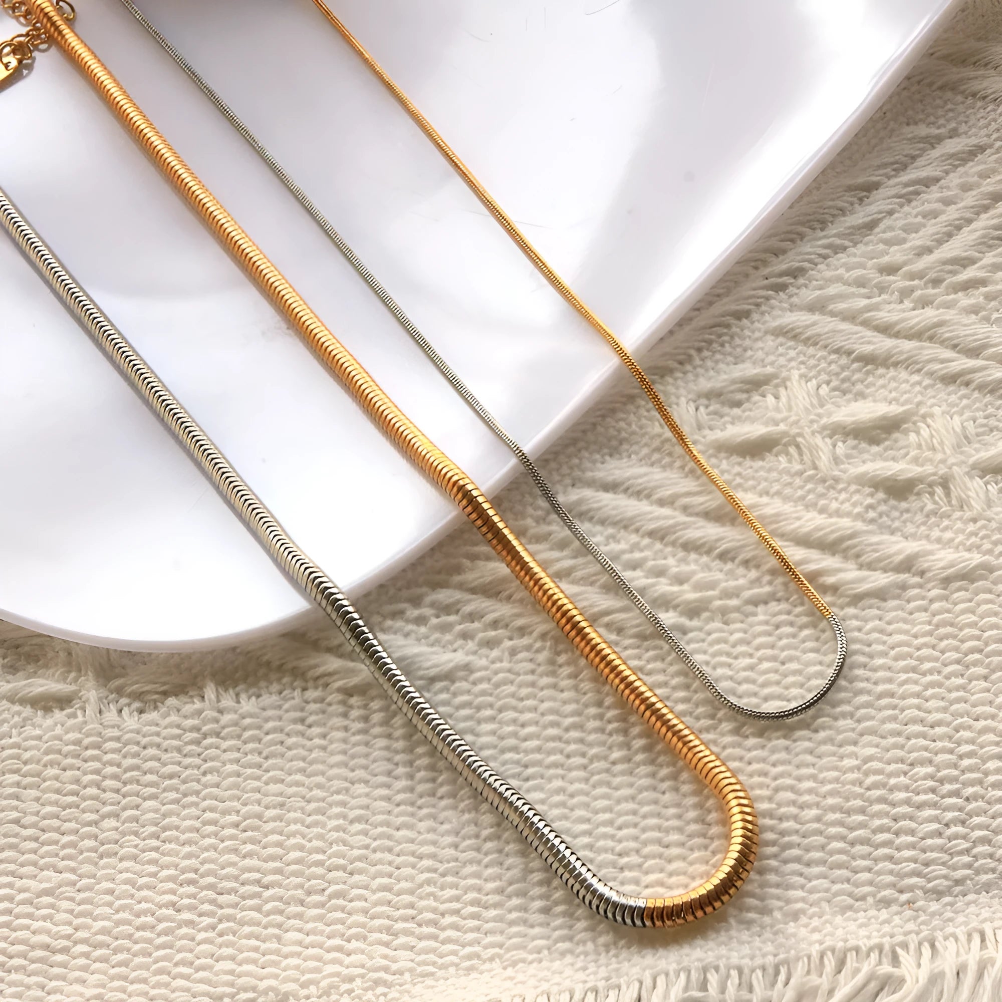 Women's stainless steel snake bones chain necklace with 3mm thickness and cold golden colour geometric design
