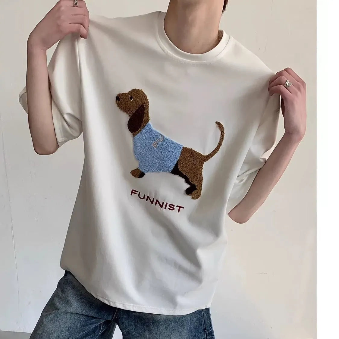 Grey men's cotton T-shirt with an embroidered cartoon dachshund holding a towel.