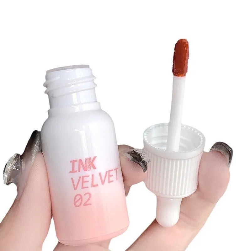 Mirror Lip Lacquer tube in the Milk Huhoo series, showing one of four available shades with 3.5g net content.