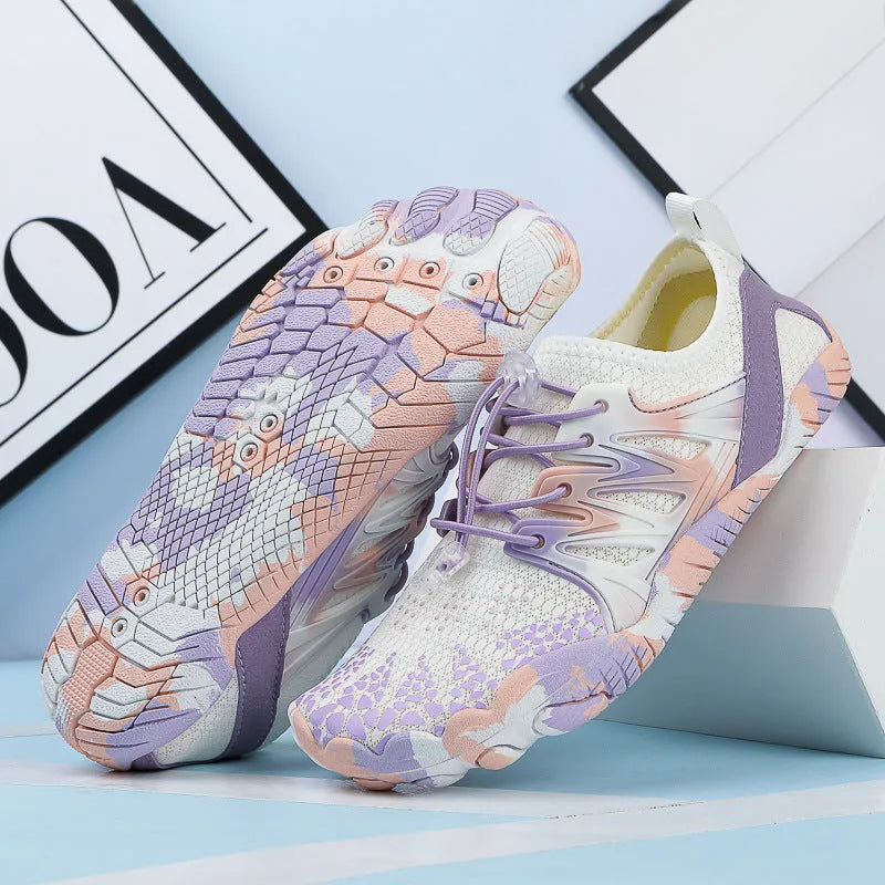 Quick-drying mesh wading shoes with lace-up front and rubber non-slip soles