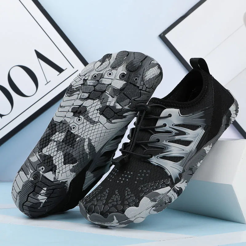 Quick-drying mesh wading shoes with lace-up front and rubber non-slip soles