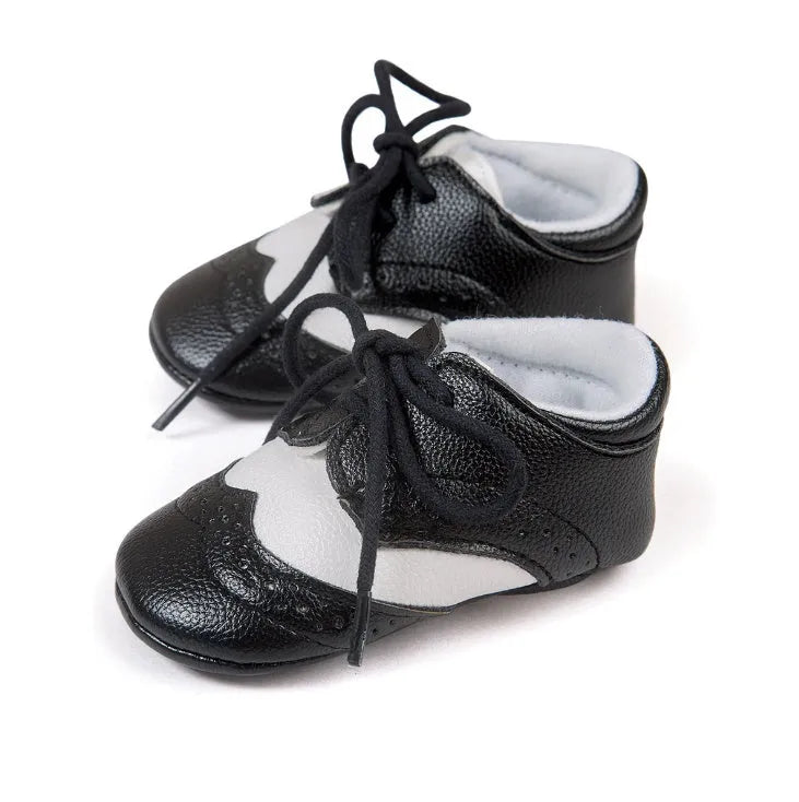 Men's vintage style soft-soled baby walking shoes in synthetic leather, showing colour options and sizing for 0-12 month infants