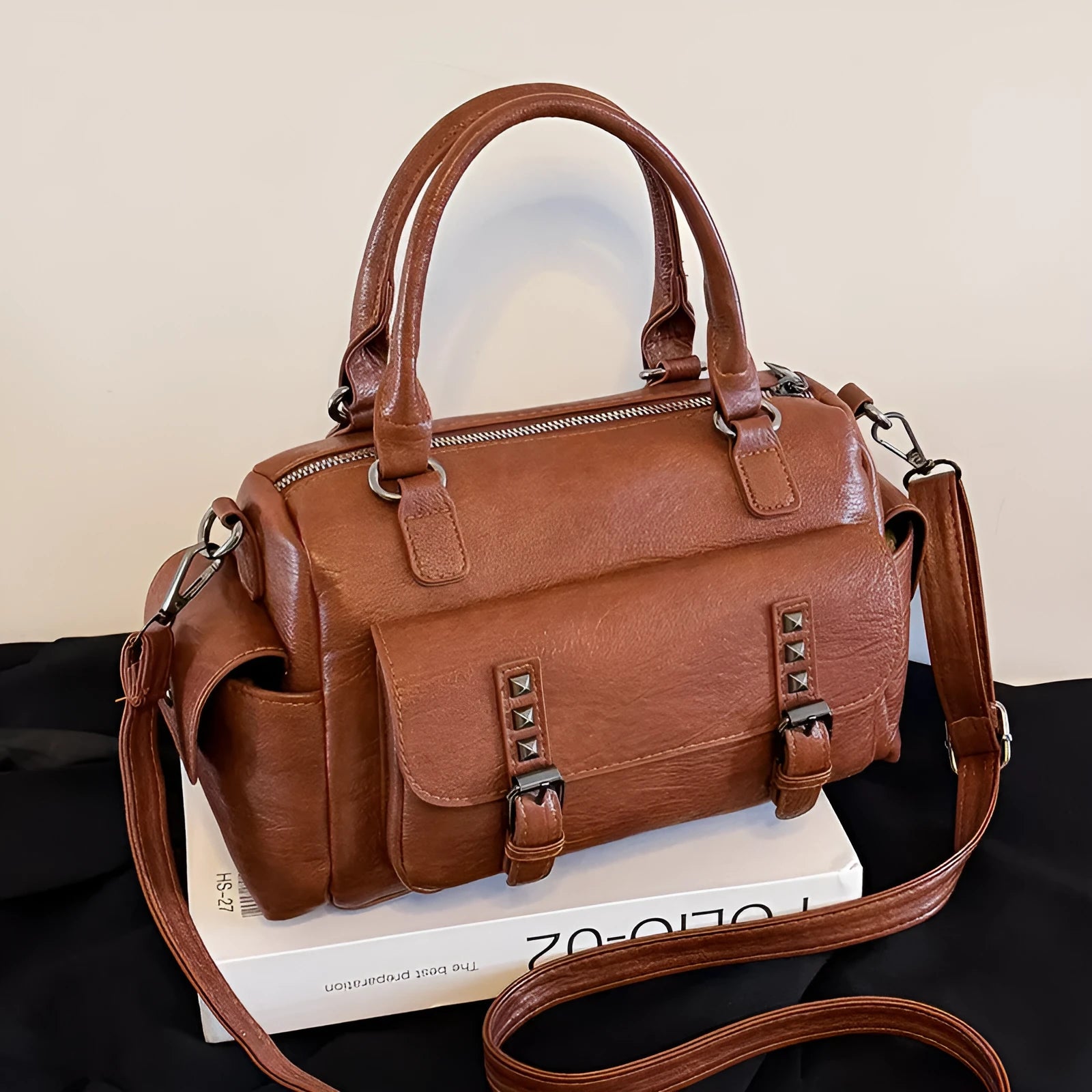 Vintage style large messenger bag in PU leather with contrasting stitching