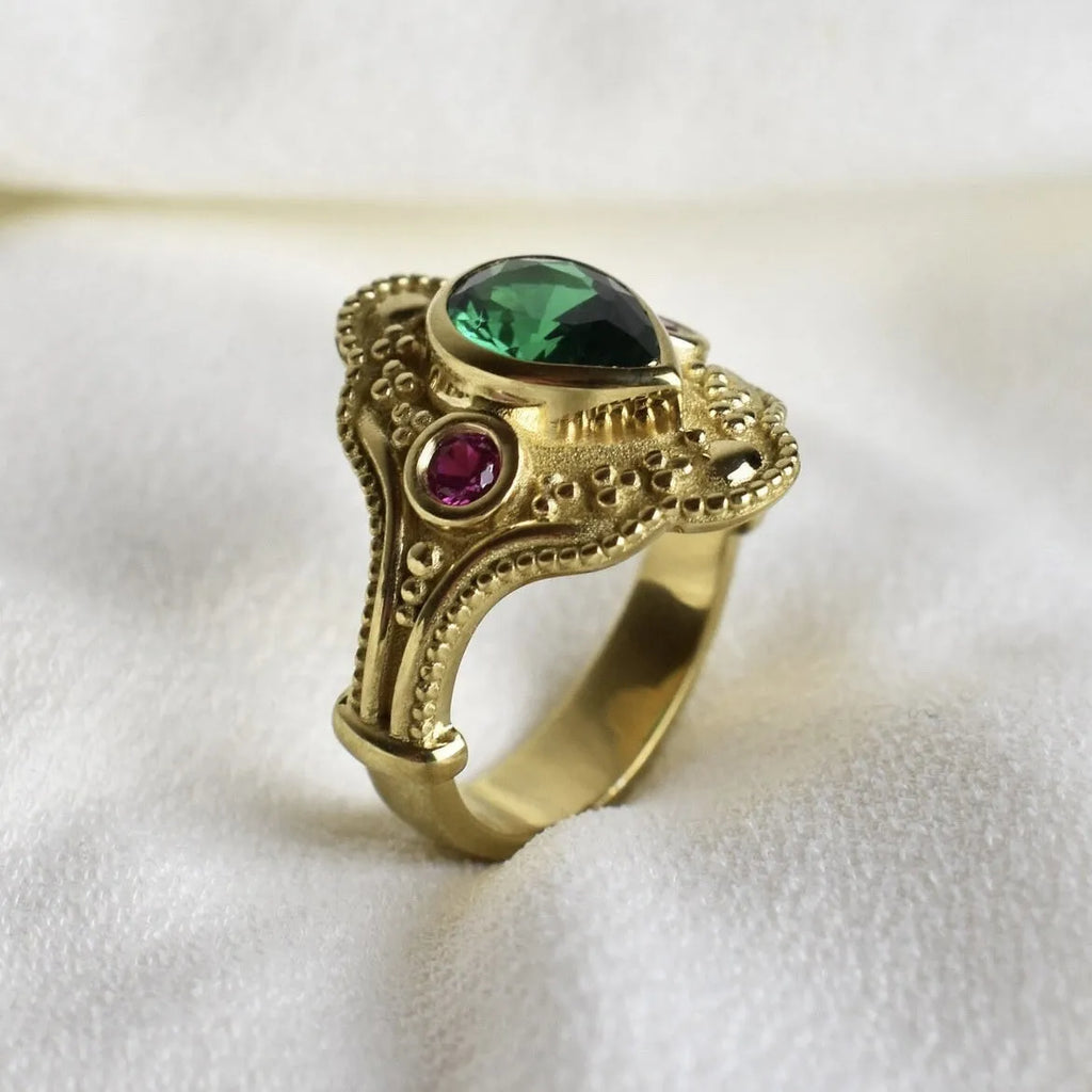 Women's gold-plated geometric ring in golden lvzuan colour showing ins style design