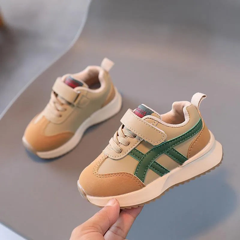 Children's white synthetic leather sneakers with Velcro fastening and a rubber sole