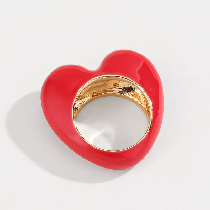Heart-shaped zinc alloy ring with three-dimensional enamel decoration in colour options