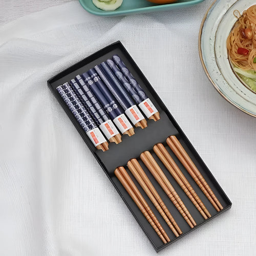 Japanese-style bamboo chopsticks with cartoon patterns in gift box packaging