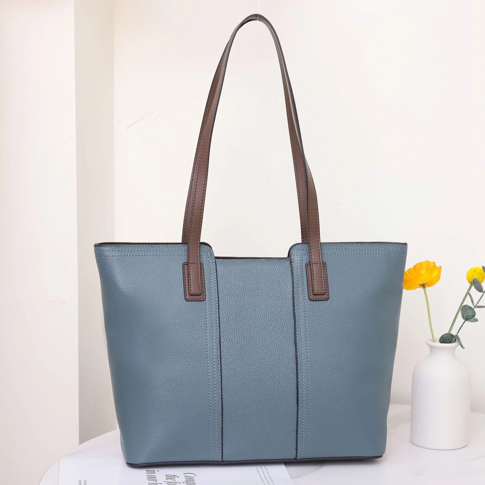 Genuine leather women's commuter shoulder bag in box-type shape with sewing line detailing and mobile phone compartment
