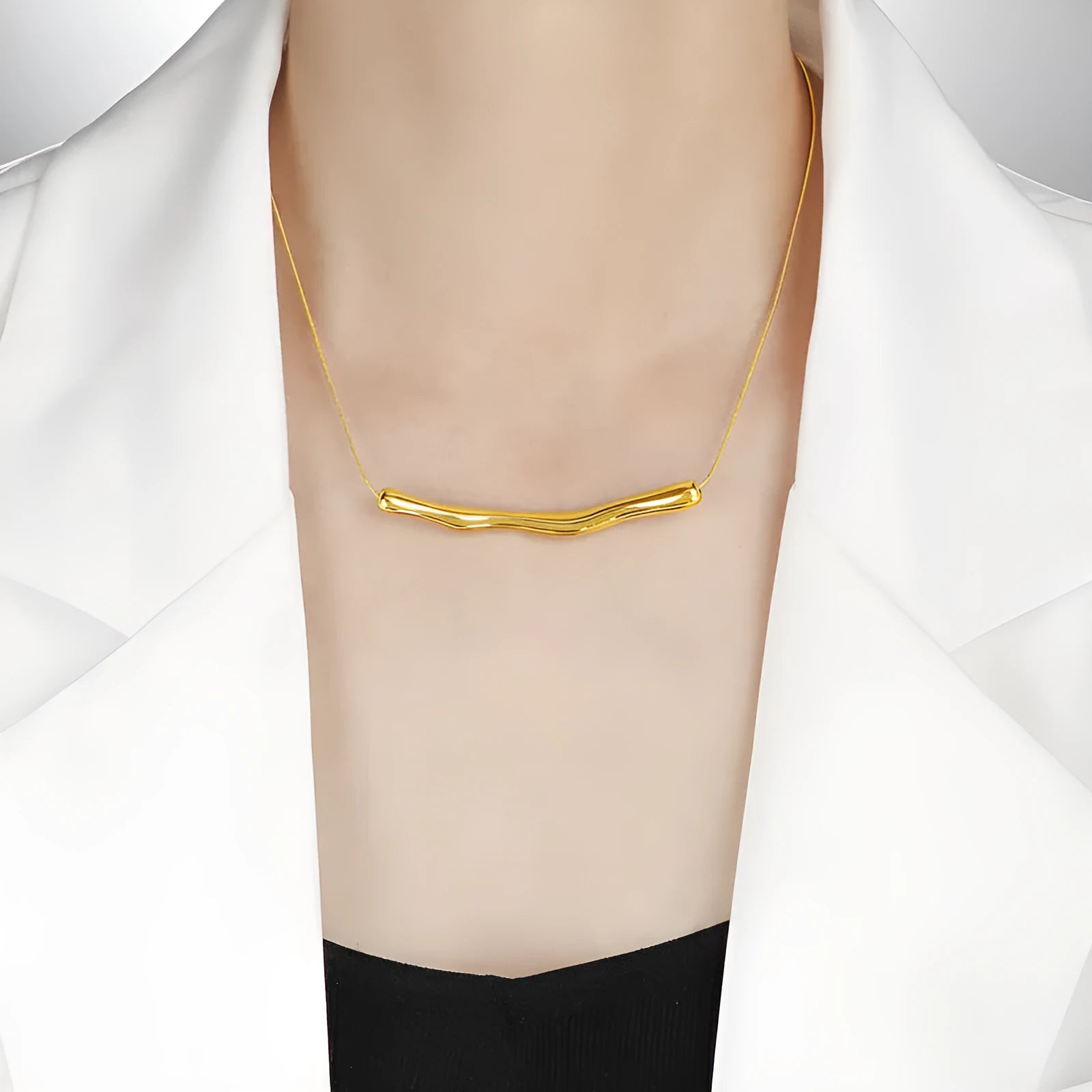 Women's titanium steel necklace with irregular pleated design in gold colour