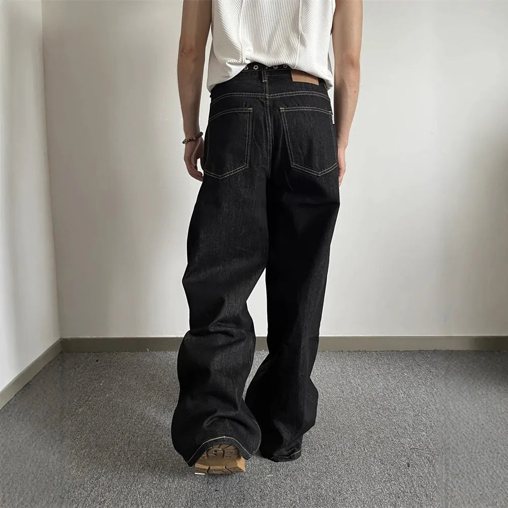 Black loose wide-leg jeans with straight-leg cut and mid-waist design in retro style