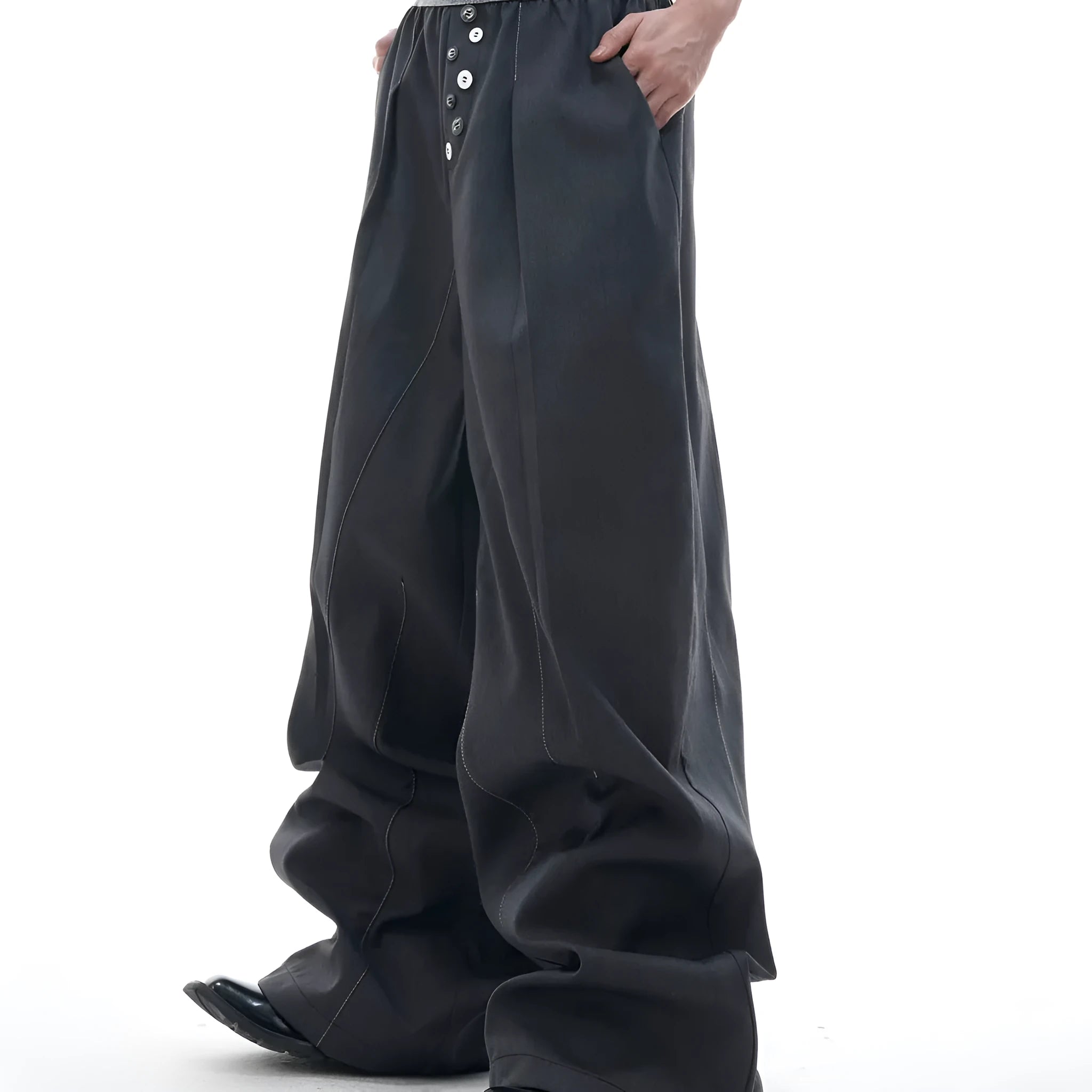 Straight-leg trousers with button-open line design in black or grey colours, high waist construction