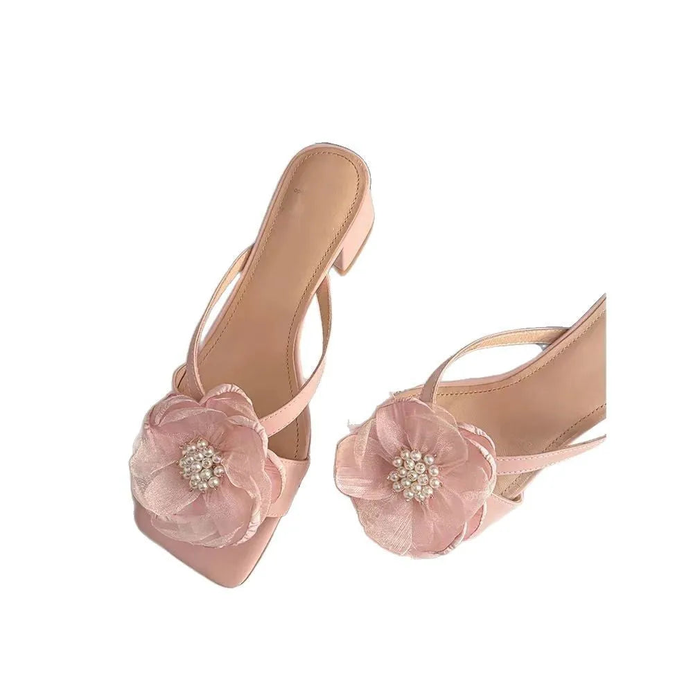 Women's sandal with chunky heel, square toe, and one-line strap in cream-white satin.