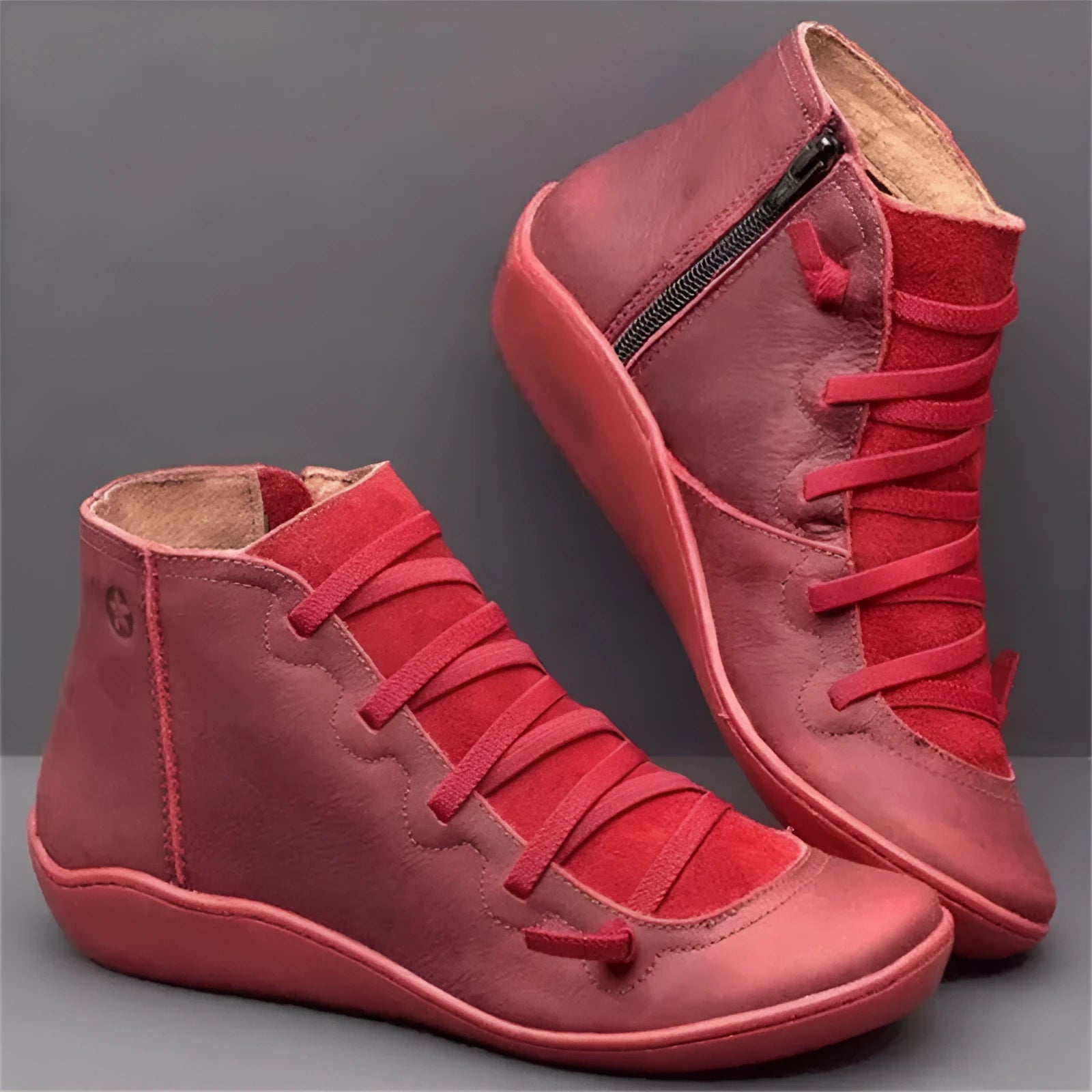 Women's casual flat booties with wedge heel and round toe in artificial PU and rubber.