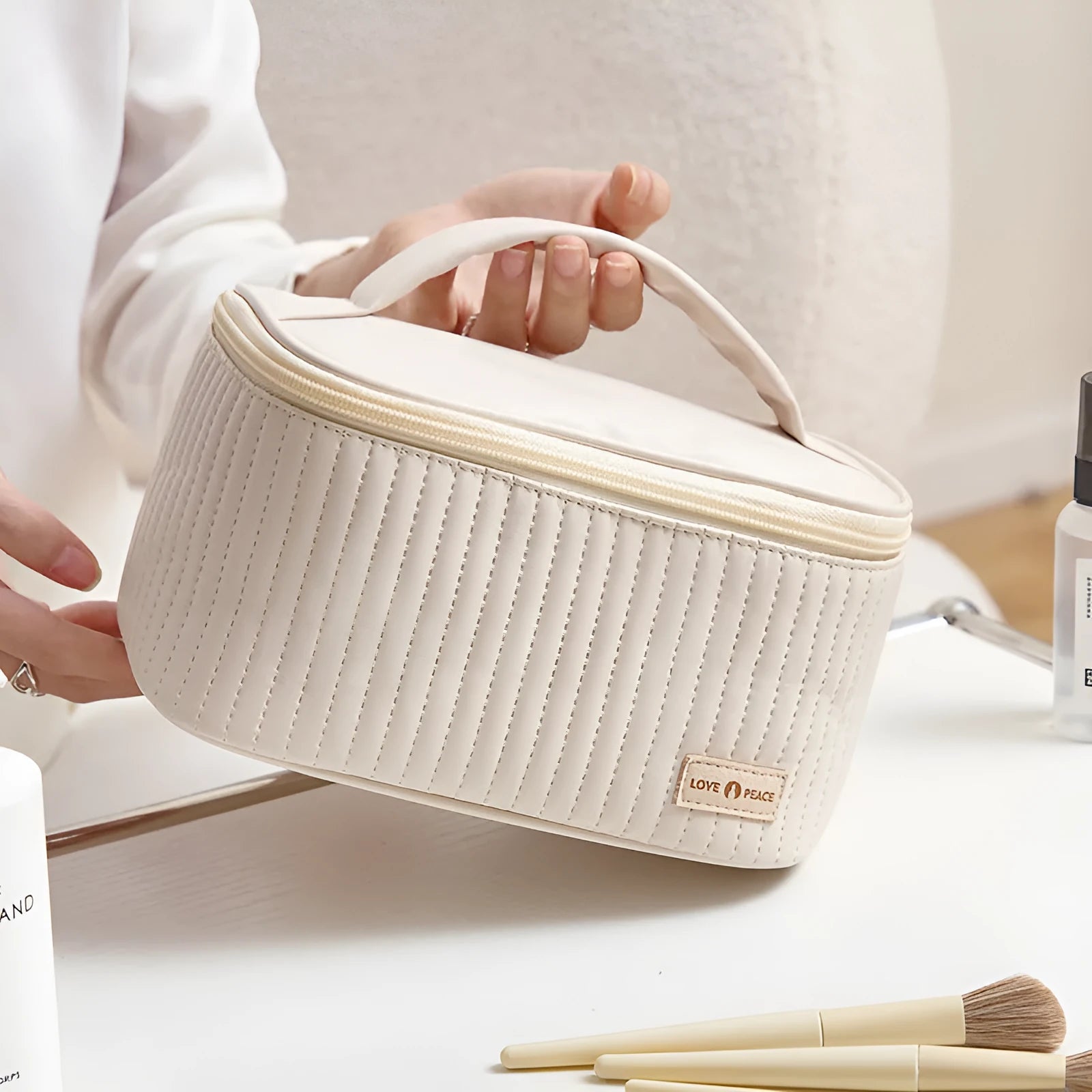 Open-top cake-shaped makeup bag with transparent window in six colour options