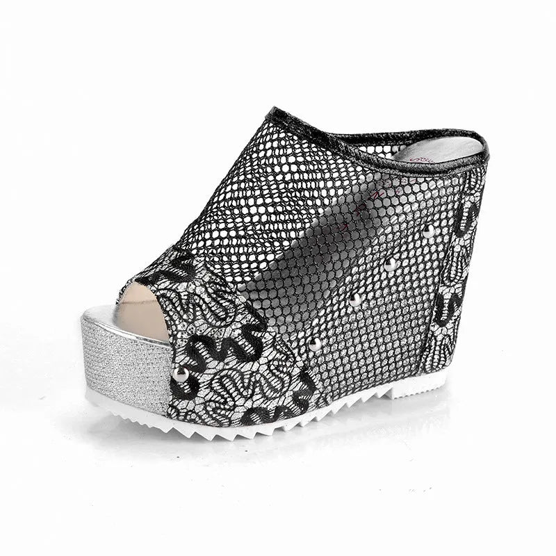 Korean women's platform flip-flops with a hollowed-out chunky heel and lace-up mesh upper.