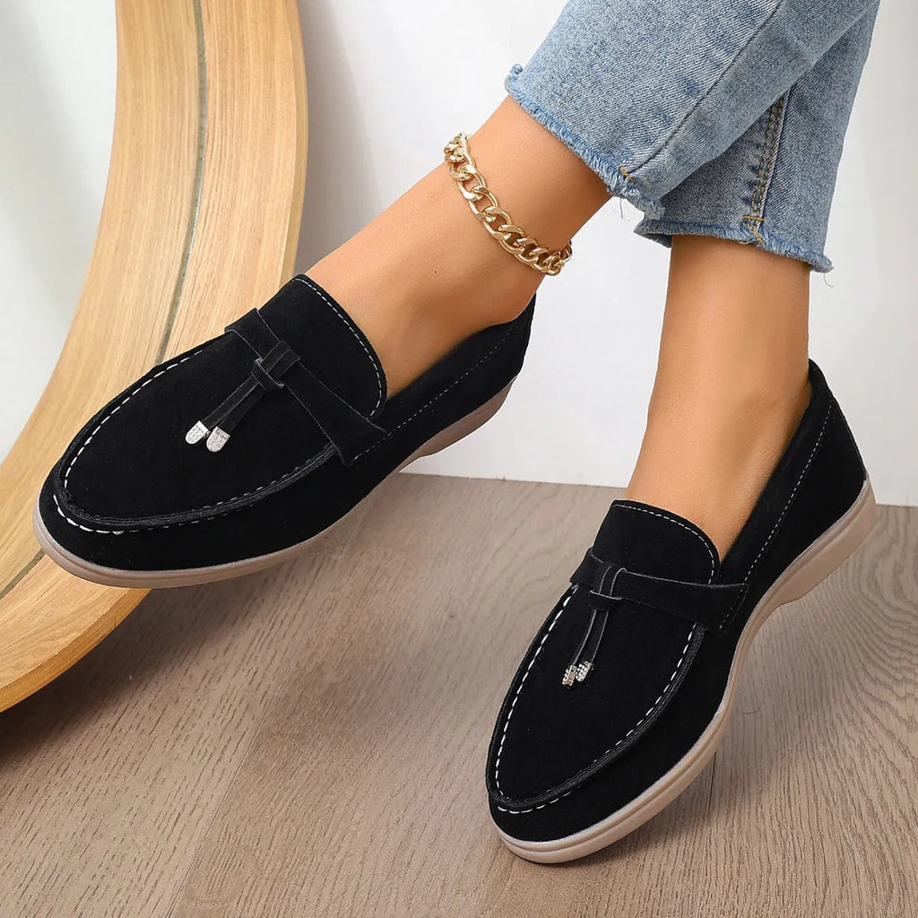 Men's slip-on loafers in three colours with canvas upper, rubber sole and round toe design