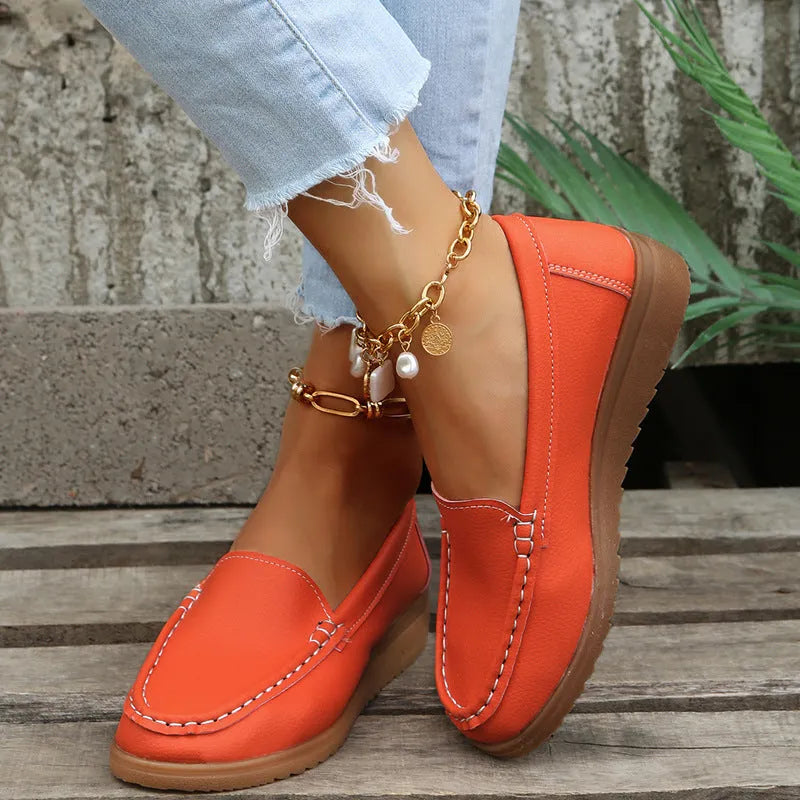 Women's PU leather flats loafers in round toe design with car suture detailing on upper