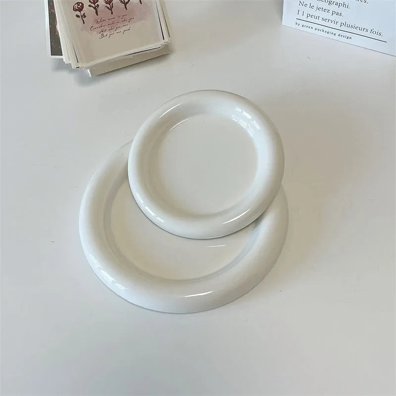 White porcelain plate with bear decoration or plain round shape, shown in 15cm and 20cm sizes.