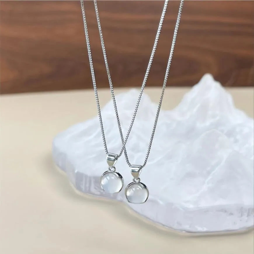 Korean-style women's oval pendant necklace with artificial crystal eight-point star charm on adjustable box chain