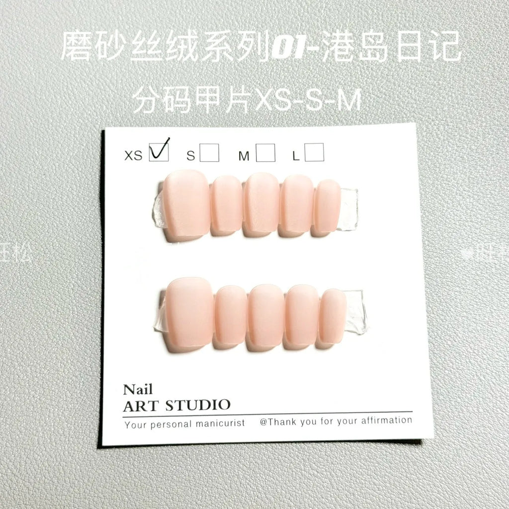 Frosted velvet Cat's Eye false nails with aurora armour effect in short ladder sizes