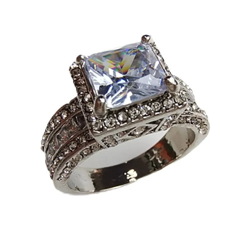 Women's geometric silver fashion ring with round elements in gold or white finish