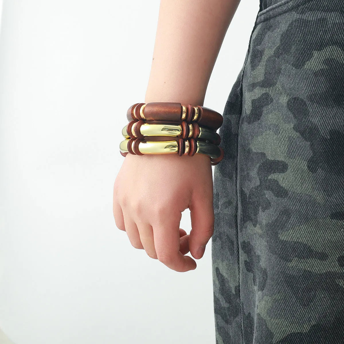 European exaggerated style multi-layer wooden necklace and bracelet jewellery set for women with alloy pendant
