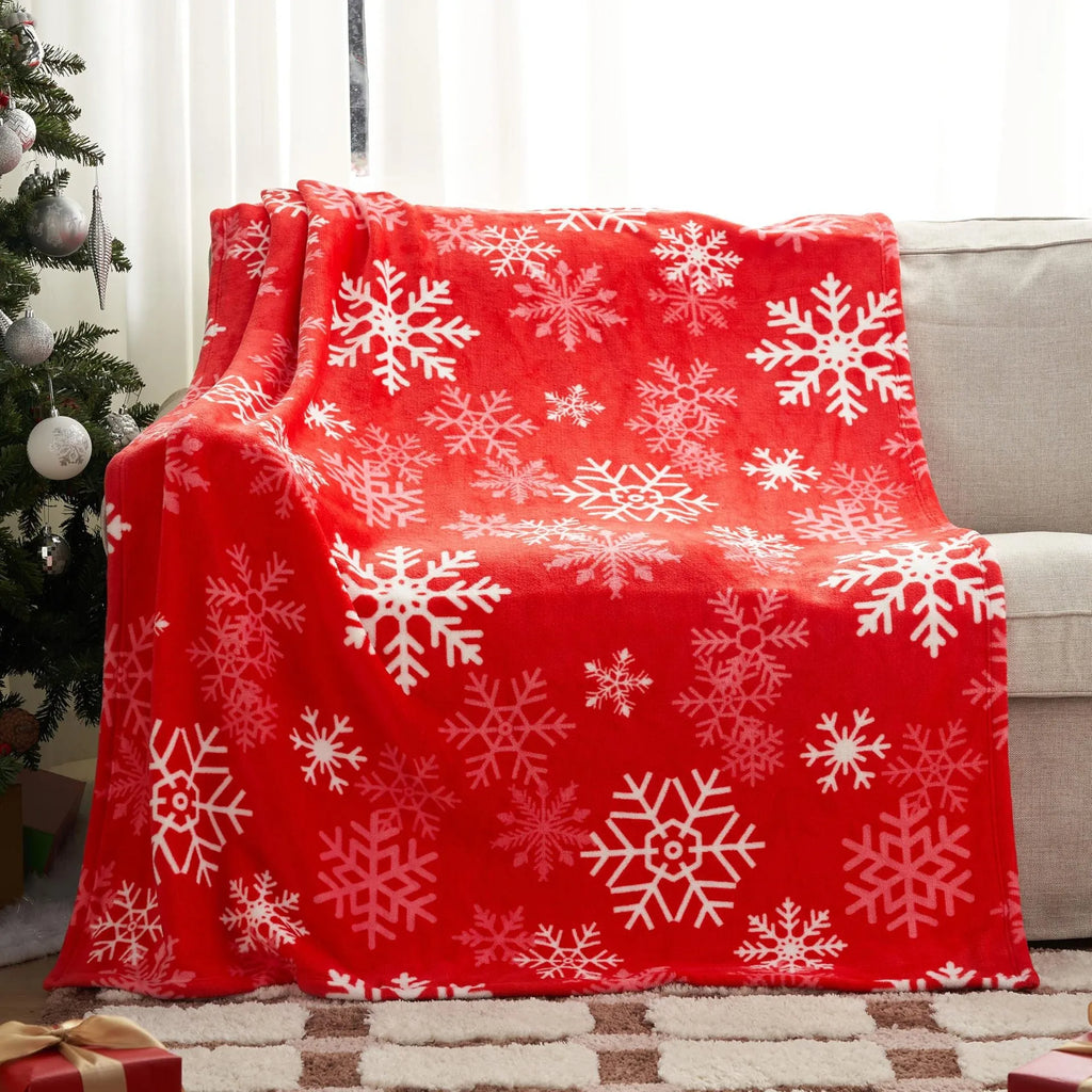 Soft flannel Christmas blanket in American style with polyester fibre construction