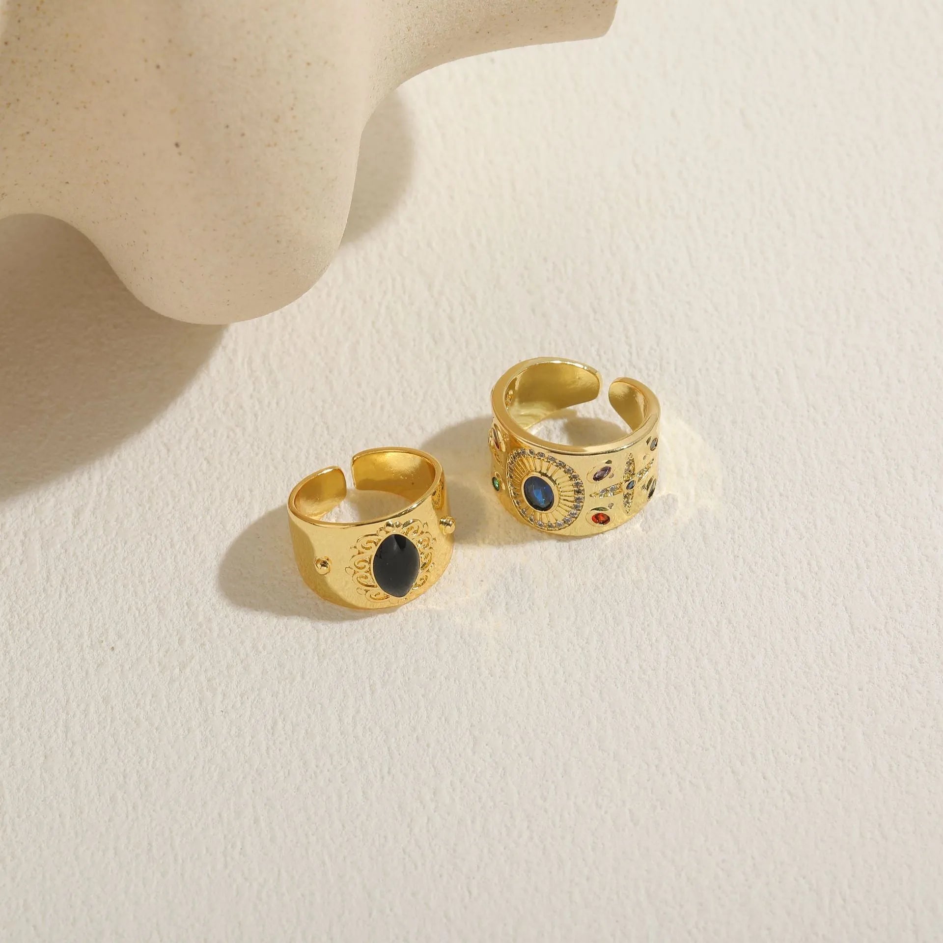Close-up of a geometric copper ring with a black electroplated zircon stone, Chinese vintage style.