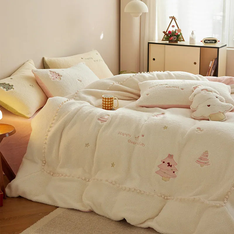Winter milk fibre bedding set with green Christmas tree pattern showing quilt cover, sheet and pillowcases