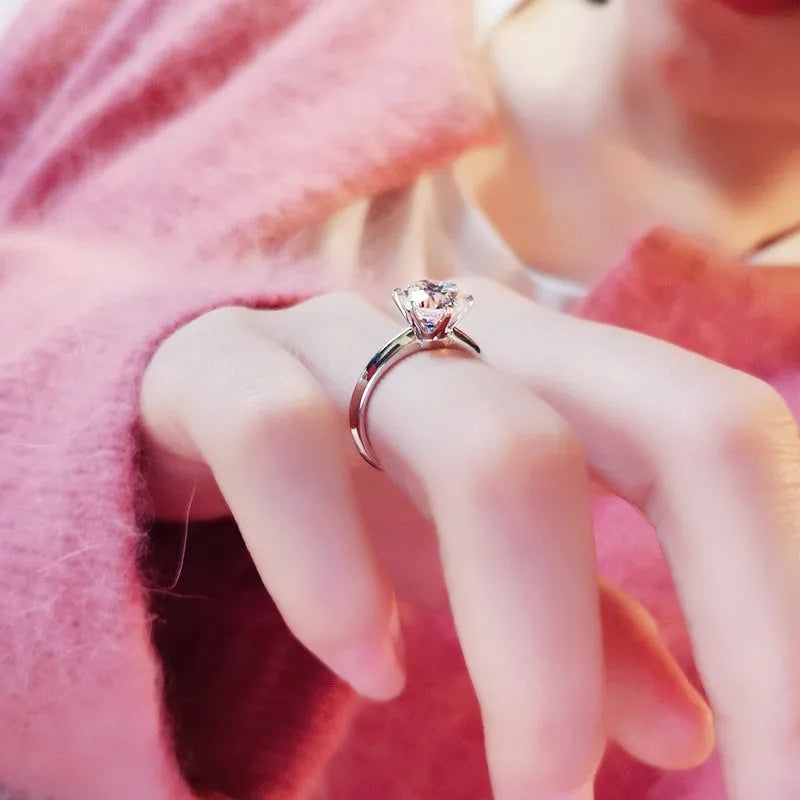 White gold-plated women's ring with six-claw setting holding geometric zircon stones