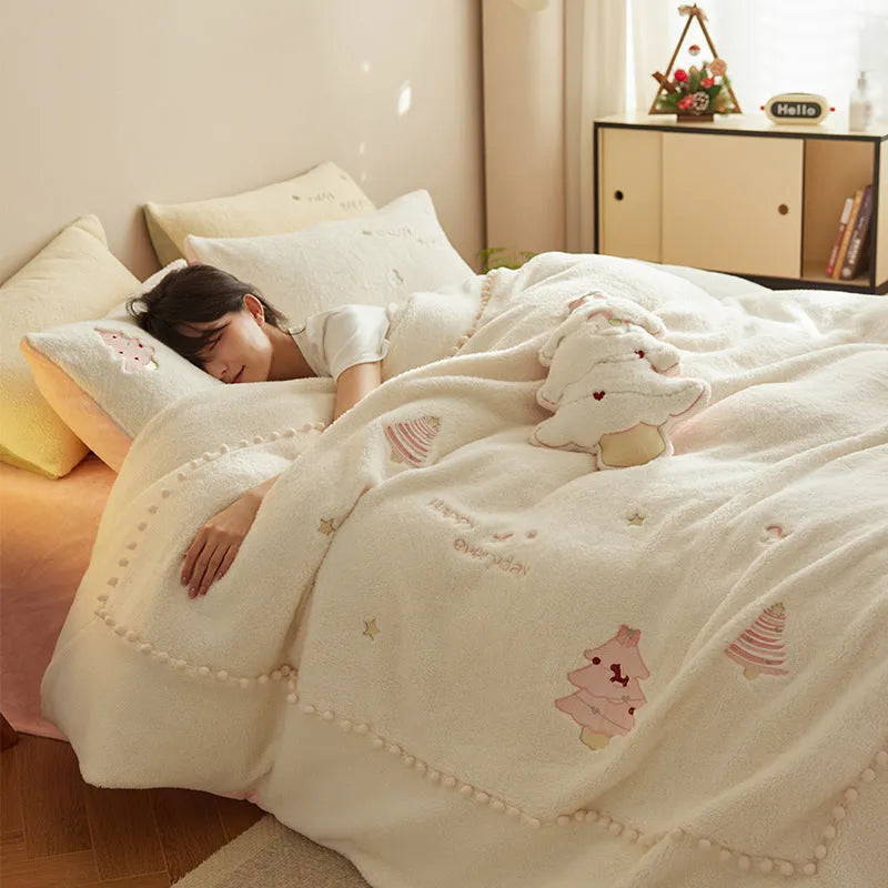 Winter milk fibre bedding set with green Christmas tree pattern showing quilt cover, sheet and pillowcases