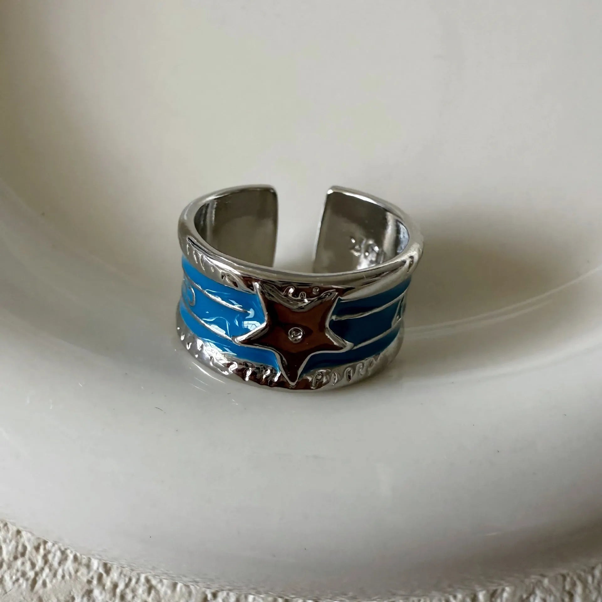 Geometric drop oil ring with distressed finish in adjustable copper construction