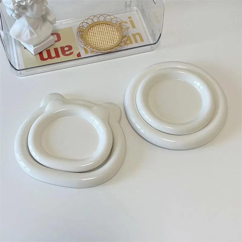 White porcelain plate with bear decoration or plain round shape, shown in 15cm and 20cm sizes.