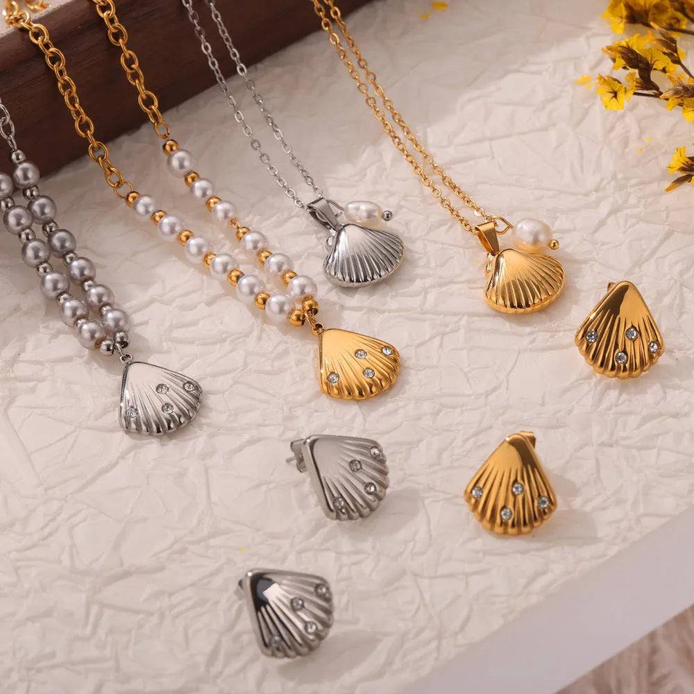 French vintage shell pendant necklace with freshwater pearl bead on O-shaped titanium steel chain