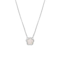 White mother shell flower necklace with mother pearl shellfish pendant on copper O-shaped chain