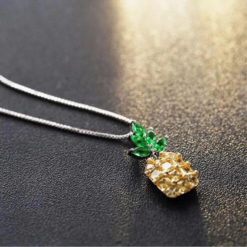Silver geometric pineapple diamond necklace with Korean fashion styling