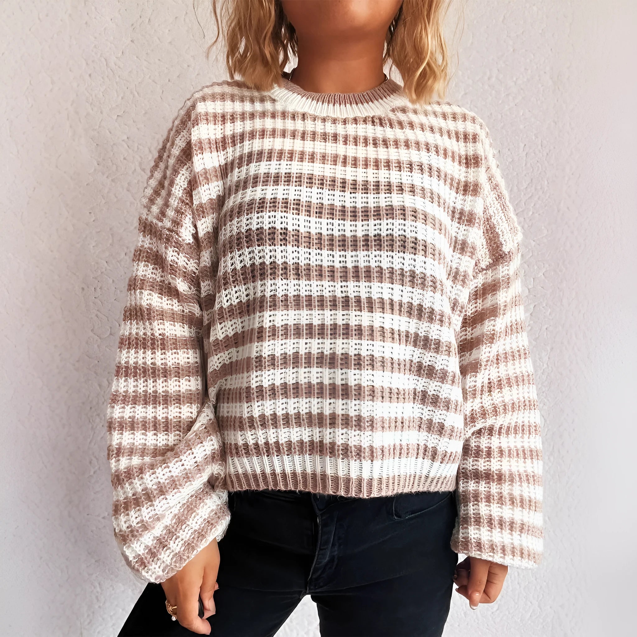 Women's vintage stripe knitted pullover sweater in loose fit with round neck and long sleeves