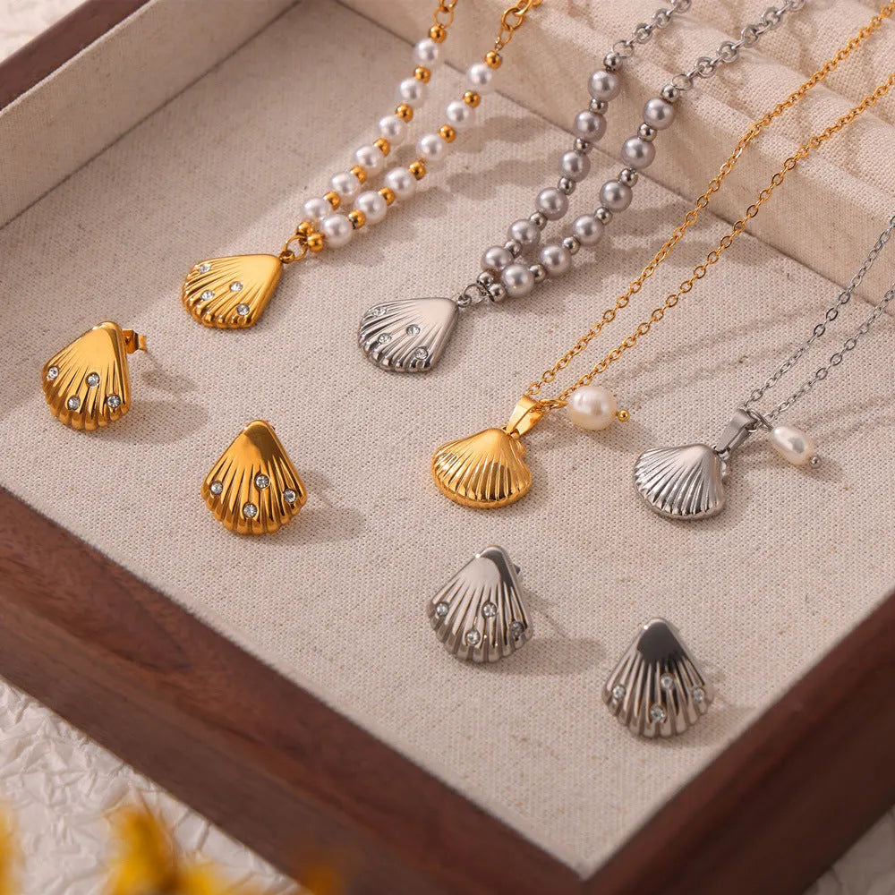 French vintage shell pendant necklace with freshwater pearl bead on O-shaped titanium steel chain