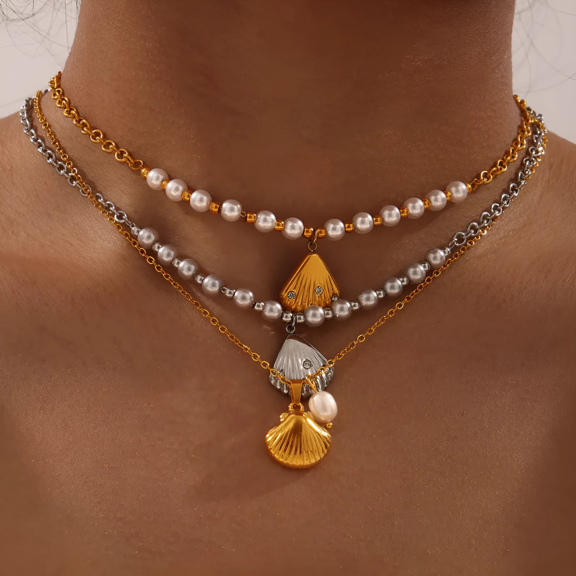 French vintage shell pendant necklace with freshwater pearl bead on O-shaped titanium steel chain