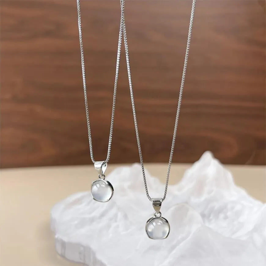 Korean-style women's oval pendant necklace with artificial crystal eight-point star charm on adjustable box chain