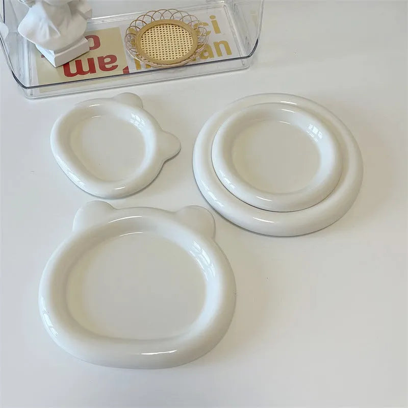 White porcelain plate with bear decoration or plain round shape, shown in 15cm and 20cm sizes.